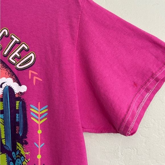 Buc-ee’s Easily Distracted by Dogs hot pink tee M - Picture 6 of 6